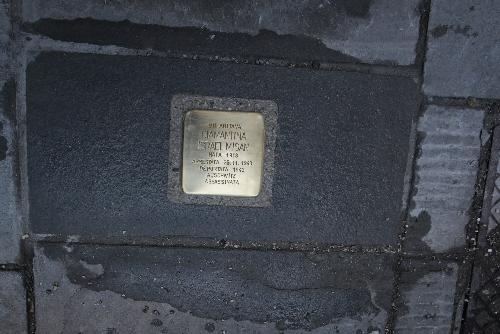 La pietra d'inciampo collocata in piazza Cavana a Trieste dove abitava Diamantina Israel Misan.